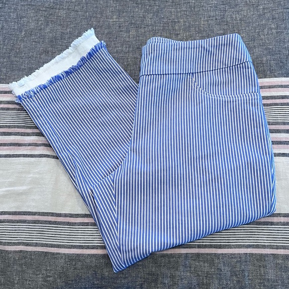 RUBY RD | 8 | Crop with Frayed Hem - Picture 12 of 12